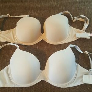 2 PINK by Victoria's Secret lightly lined bras